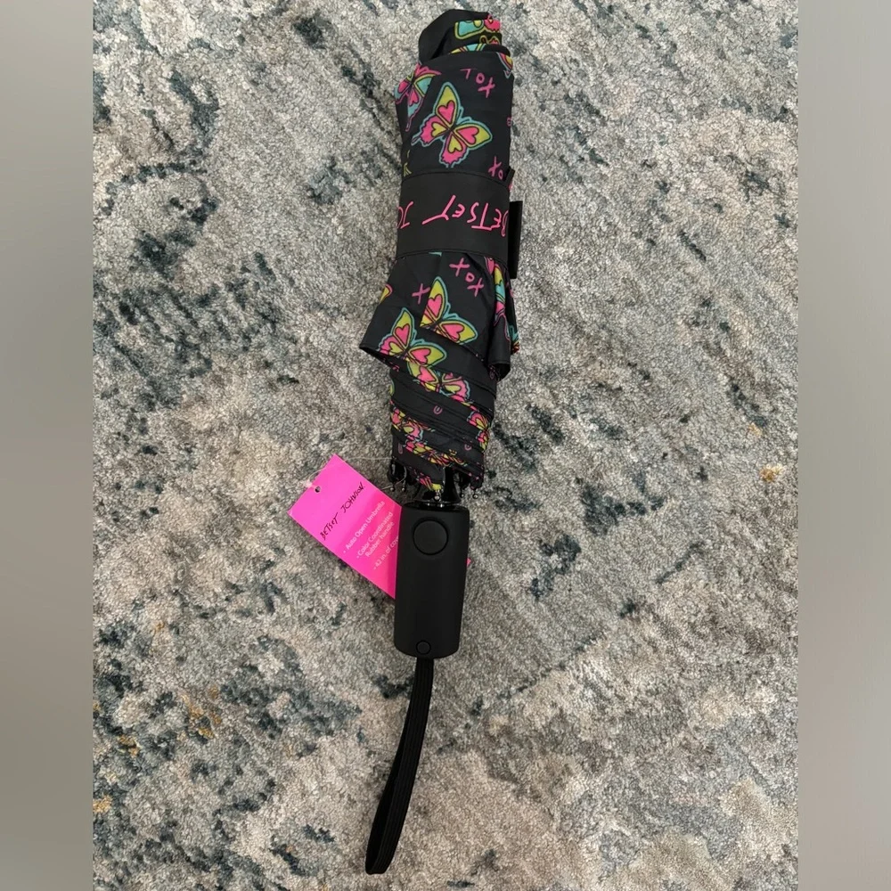 NWT BETSEY JOHNSON Butterflies
Auto-Open Umbrella XOXO Butterfly
Black - Picture 2 of 4